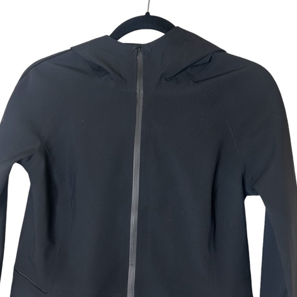 Lululemon Glyde Along Softshell- Black Size 2 - Picture 9 of 15